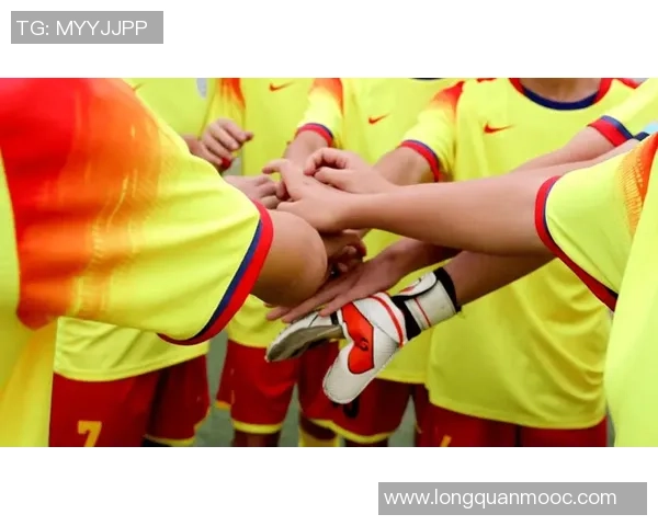 足球小痴的梦想之旅从草根到职业的坚持与奋斗